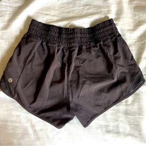 black lululemon hotty hot shorts
